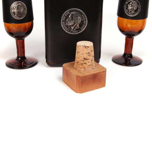 Vintage Spanish Amber Decanter 6 Glasses Coin Faux Leather Wrapped King Alfonso - Picture 4 of 8